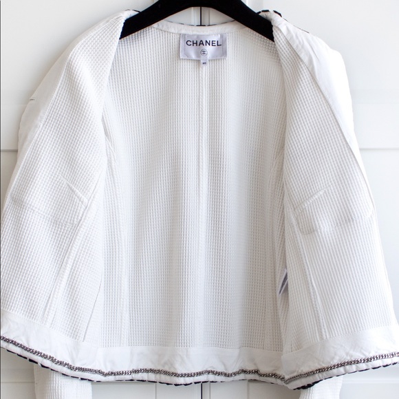 Chanel Cruise 2021 White Black Tweed CC Braided 21C Jacket - Picture 13 of 16